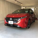 日産・ノートオーラ　バックドア凹み　デントリペア