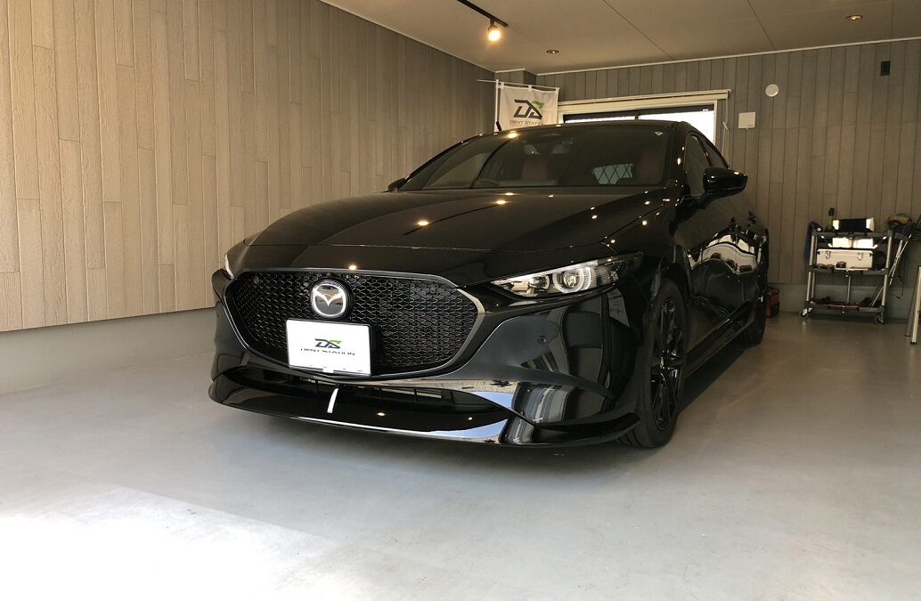 マツダ・MAZDA3　バックドア凹み　デントリペア