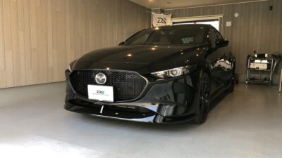 マツダ・MAZDA3　バックドア凹み　デントリペア