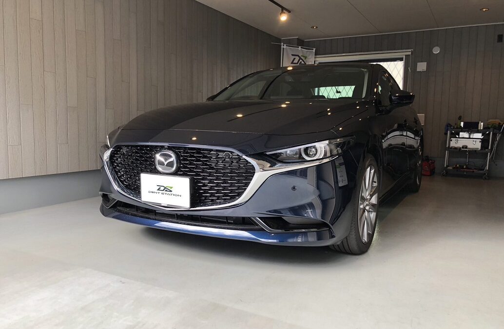 マツダ・MAZDA3　左側リアドア凹み　デントリペア