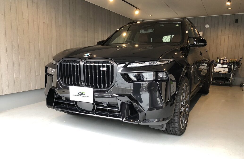 BMW・X7　リアゲート凹み　デントリペア